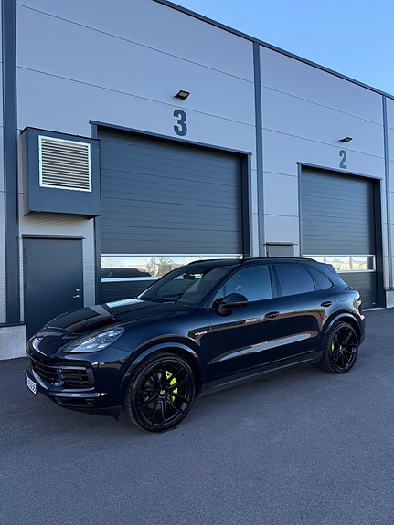 Porsche Cayenne 8 of 30