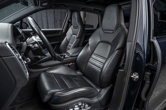 Porsche Cayenne 15 of 30