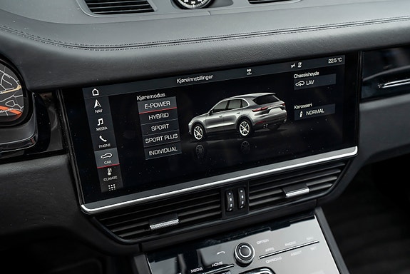 Porsche Cayenne 23 of 30