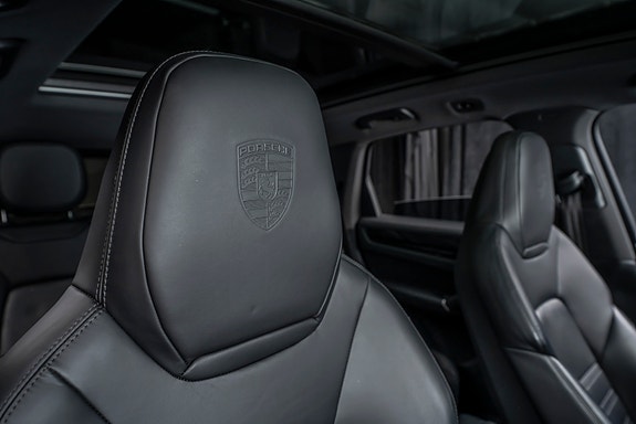 Porsche Cayenne 27 of 30