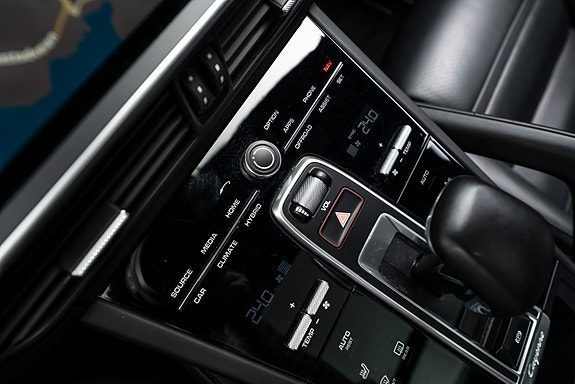 Porsche Cayenne 22 of 30
