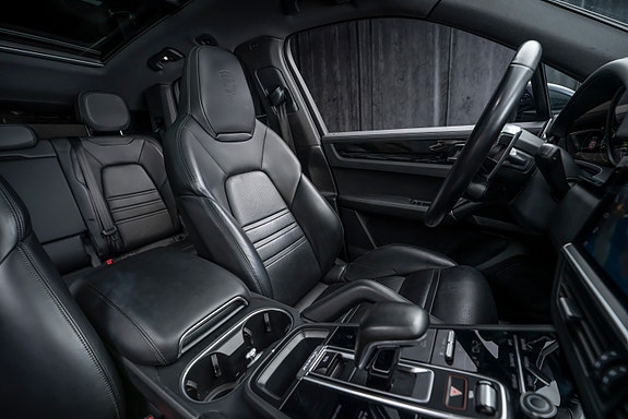 Porsche Cayenne 14 of 30