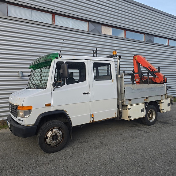 Mercedes-Benz Vario 815D med Palfinger kran