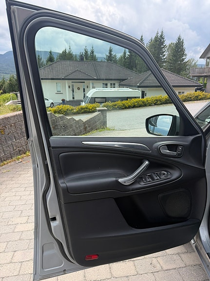 Ford S-MAX 8 of 25