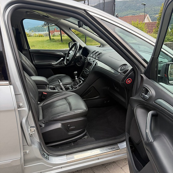 Ford S-MAX 21 of 25
