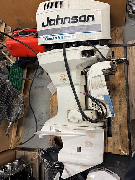 2 stykk Johnson 115/90 2-takt selges