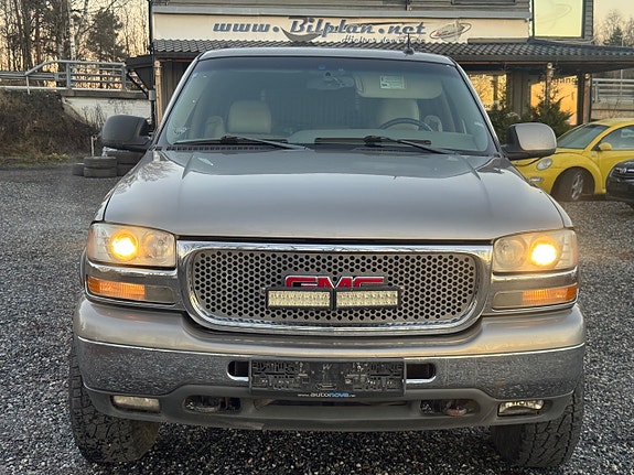 GMC Yukon 2 of 5