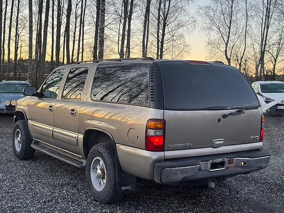 GMC Yukon 5 of 5