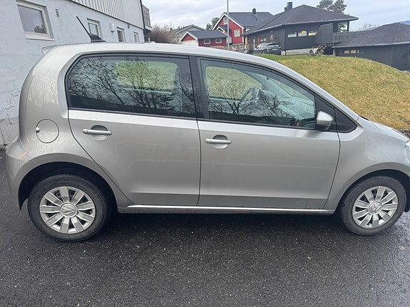 Volkswagen UP! 3 of 5