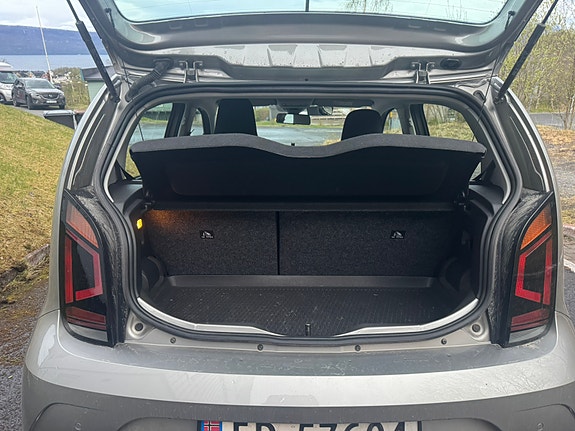 Volkswagen UP! 8 of 11