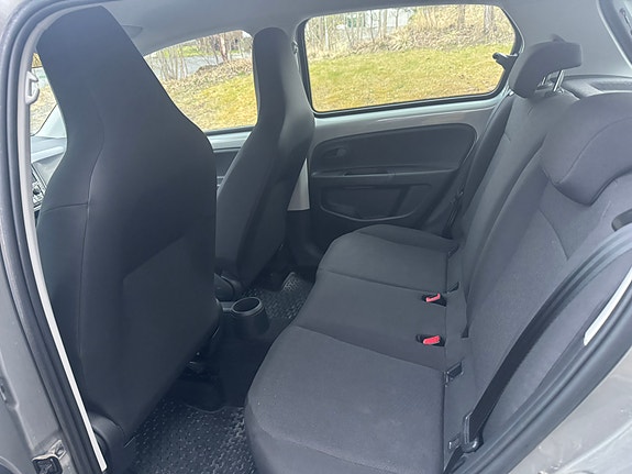 Volkswagen UP! 6 of 11