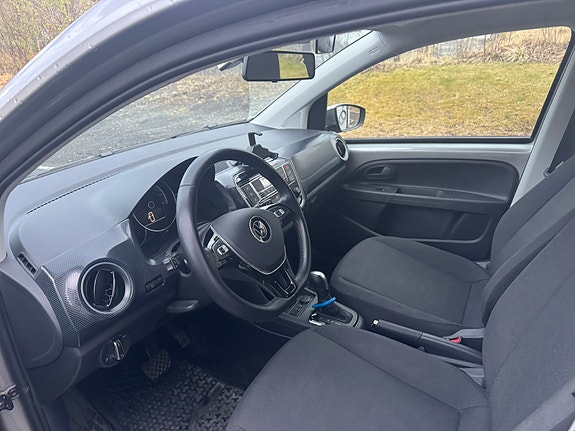 Volkswagen UP! 5 of 5
