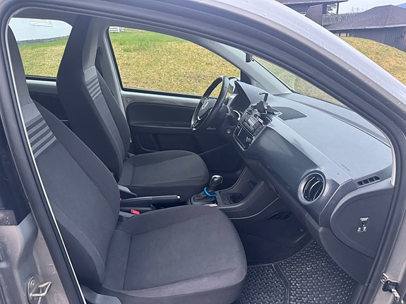 Volkswagen UP! 9 of 11