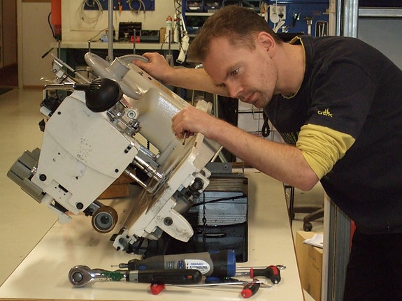 Reparasjon av industrisymaskin