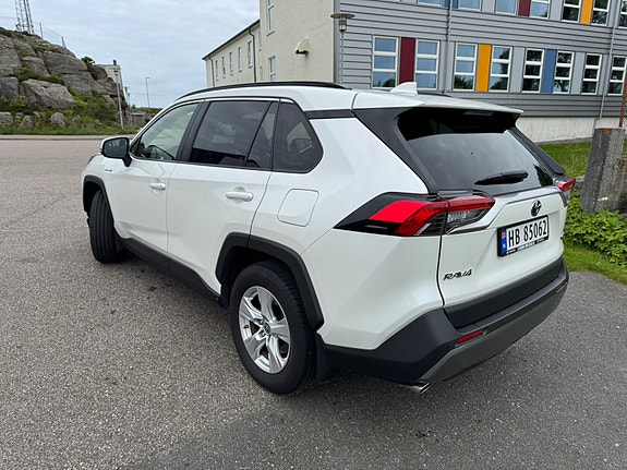 Toyota RAV4 5 of 5
