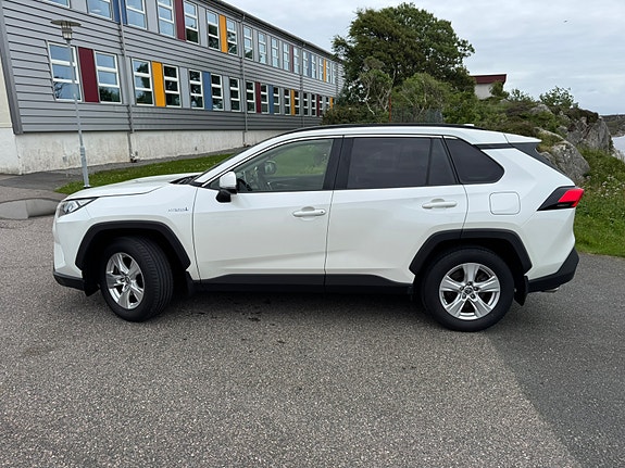Toyota RAV4 4 of 5