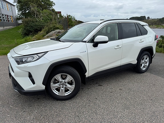 Toyota RAV4 3 of 5