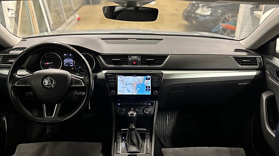 Skoda Superb 10 of 17