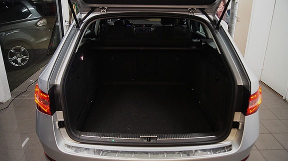 Skoda Superb 9 of 17
