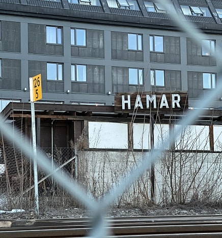 Tre minutter fra Hamar togstasjon