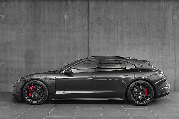 Porsche Taycan Sport Turismo 2 of 5