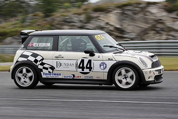 MINI Cooper S 23 of 27