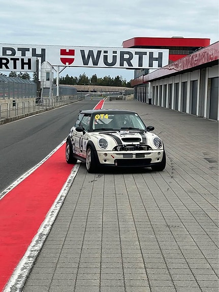 MINI Cooper S 4 of 5