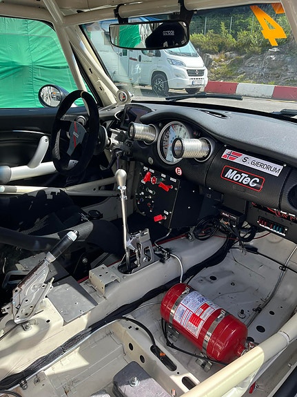 MINI Cooper S 10 of 27