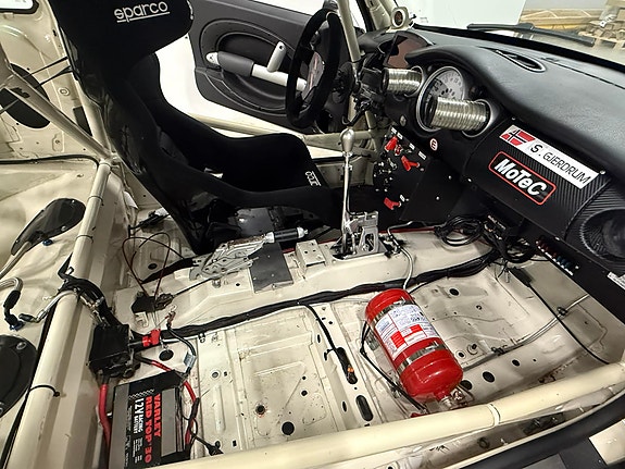 MINI Cooper S 8 of 27