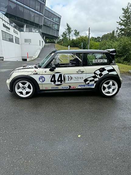 MINI Cooper S 24 of 27