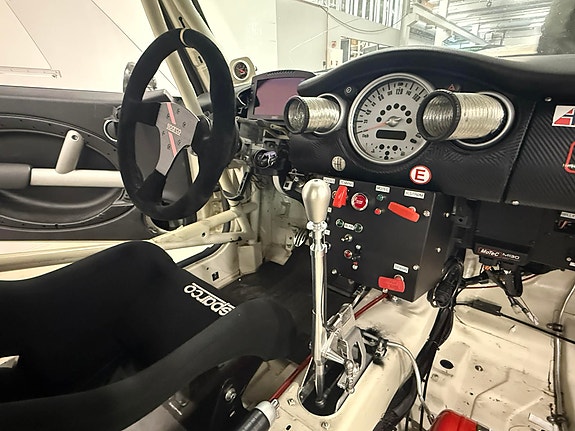 MINI Cooper S 6 of 27