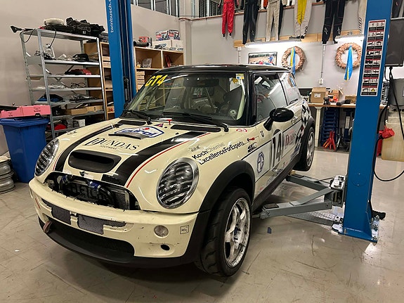MINI Cooper S 12 of 27