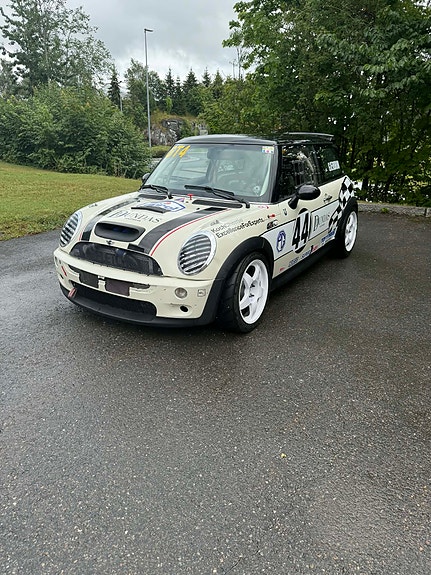 MINI Cooper S 25 of 27