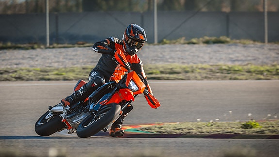 KTM 690 SMC R – STOP GROWING UP 6 of 19