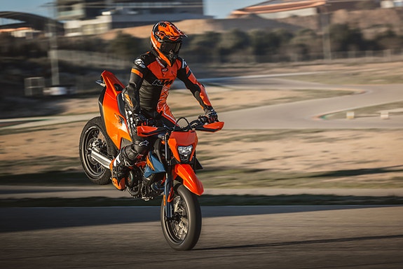 KTM 690 SMC R – STOP GROWING UP 9 of 19
