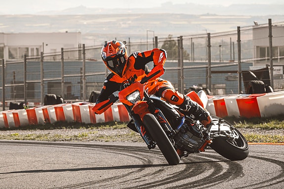 KTM 690 SMC R – STOP GROWING UP 2 of 19