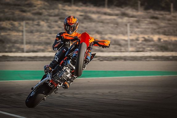 KTM 690 SMC R – STOP GROWING UP 10 of 19