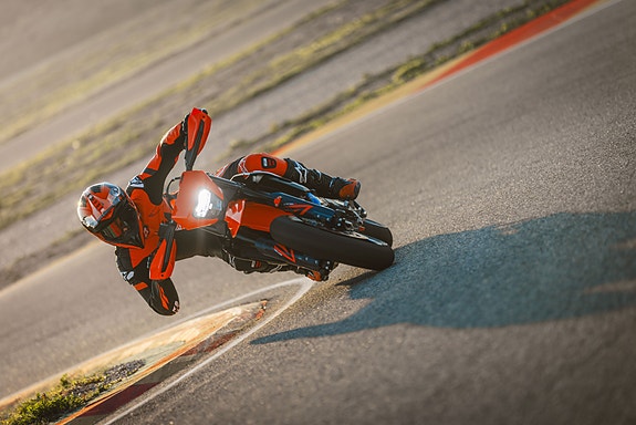 KTM 690 SMC R – STOP GROWING UP 4 of 19
