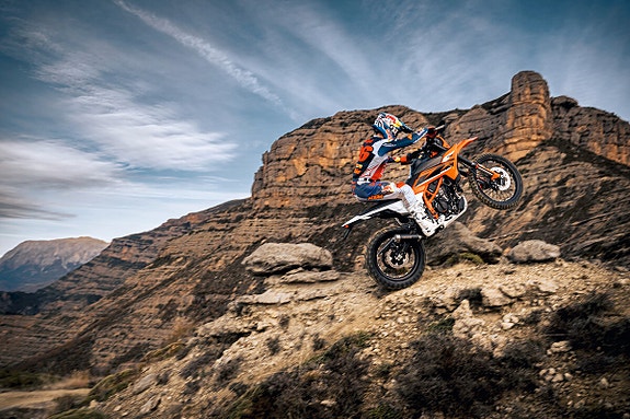 KTM 125 Enduro R – KEEP YOUR INNER CHILD WILD 2 of 11