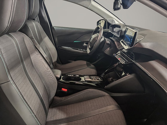 Peugeot e-208 16 of 25