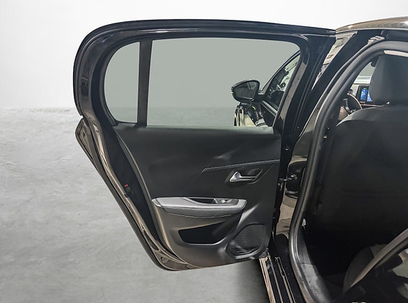 Peugeot e-208 18 of 25