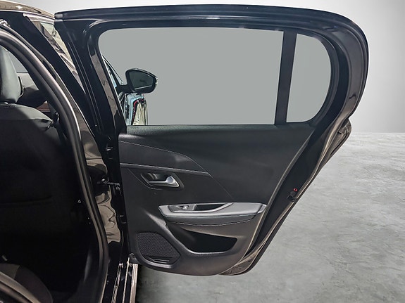 Peugeot e-208 21 of 25