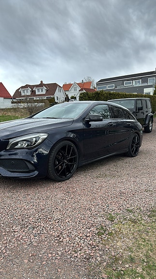 Mercedes-Benz CLA180 2 of 5