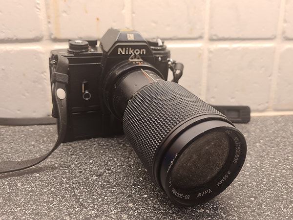 Nikon EM 35mm SLR Kamera - Inkludert: Vivitar 80-200MM 1:40 55MM Objektiv