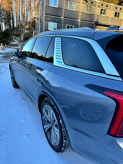 Hongqi E-HS9 3 of 20