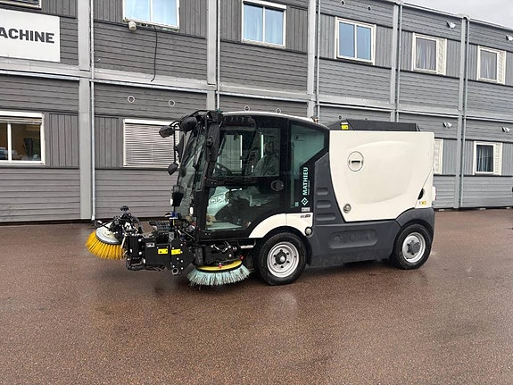 Mathieu MC-210 Azura Flex Street Sweeper