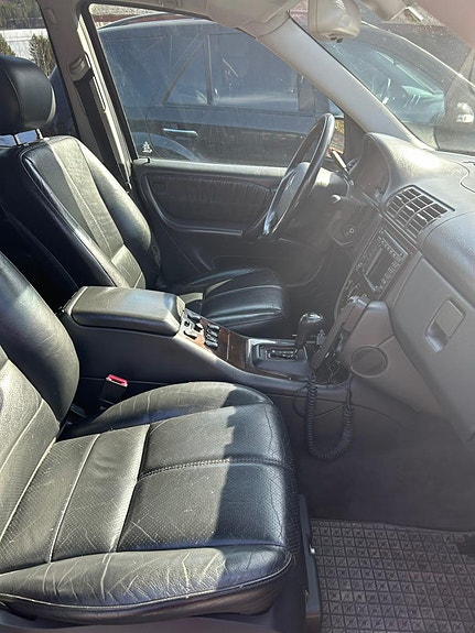 Mercedes-Benz ML270 6 of 9