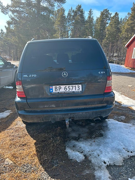 Mercedes-Benz ML270 3 of 9