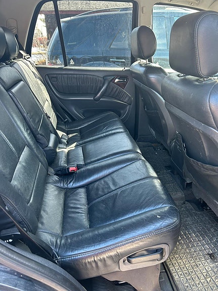 Mercedes-Benz ML270 8 of 9