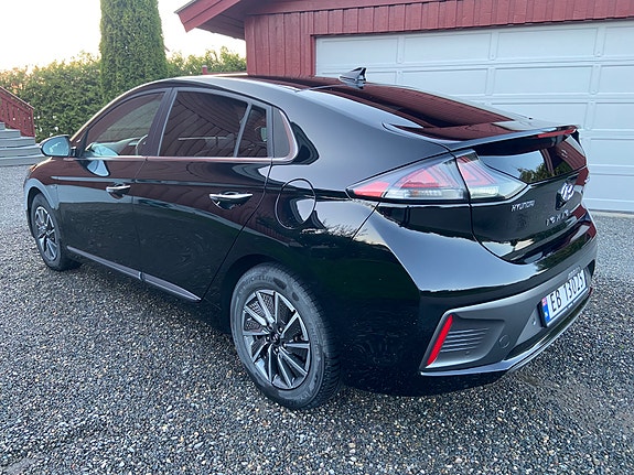 Hyundai IONIQ 2 of 22